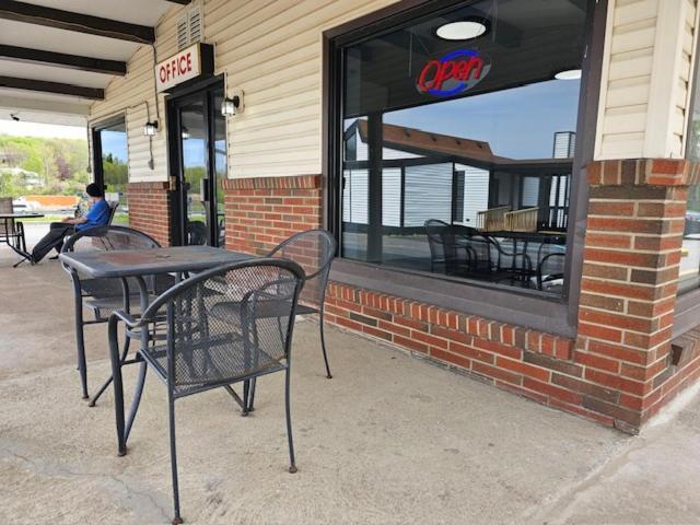 Motel 81 Dalton Exterior photo
